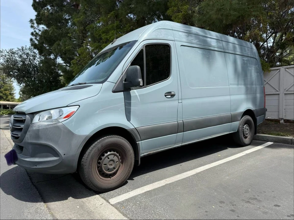 2022 Mercedes-Benz VS30 Sprinter - Image 2 of 9