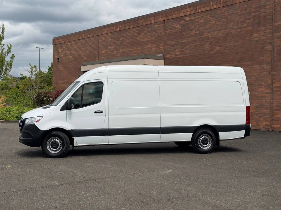 2021 Mercedes-Benz VS30 Sprinter - Image 2 of 15