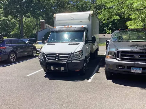 2013 Mercedes-Benz Sprinter 3500 Box Truck