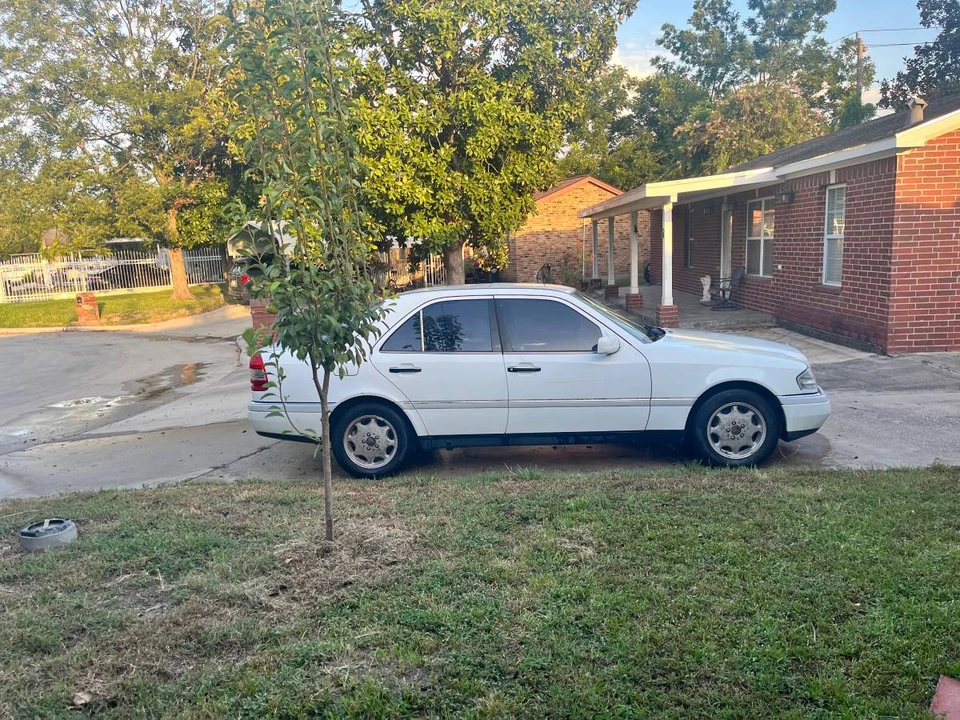 1995 Mercedes-Benz W202 C-Class - Image 2 of 15