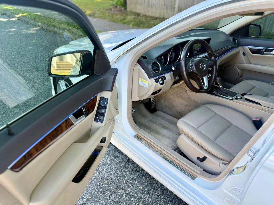 2013 Mercedes-Benz W204 C-Class - Image 8 of 15