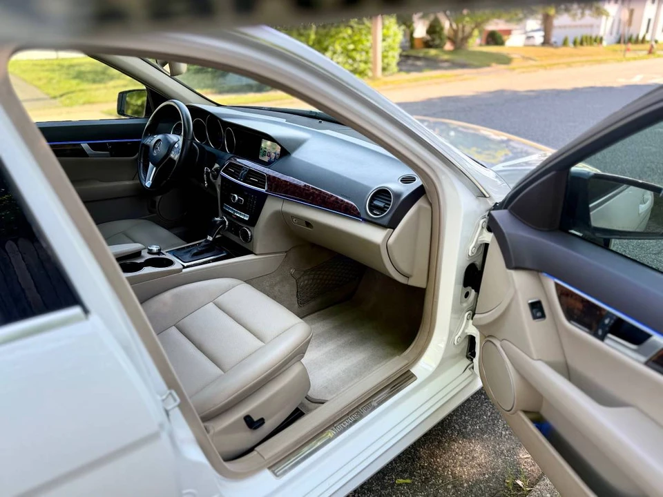 2013 Mercedes-Benz W204 C-Class - Image 9 of 15