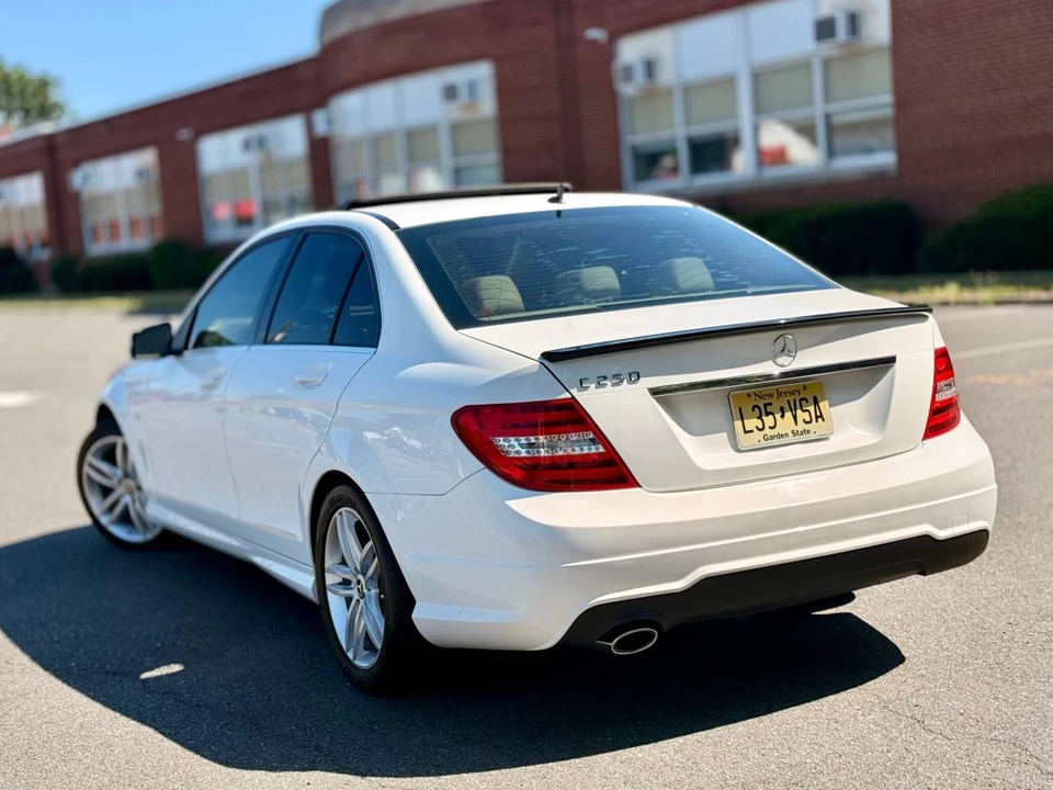 2013 Mercedes-Benz W204 C-Class - Image 6 of 15