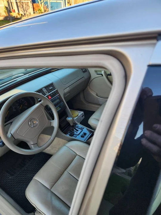 2000 Mercedes-Benz W202 C-Class - Image 12 of 20