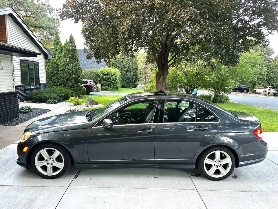 2011 Mercedes-Benz W204 C-Class - Image 2 of 9