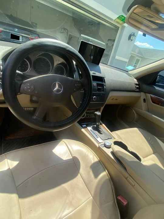 2011 Mercedes-Benz W204 C-Class - Image 2 of 6