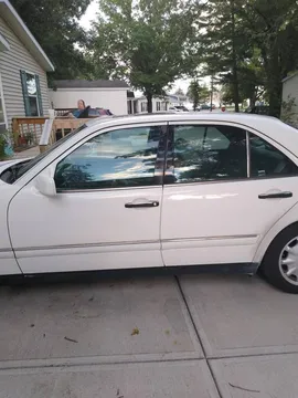 1996 Mercedes-Benz E320