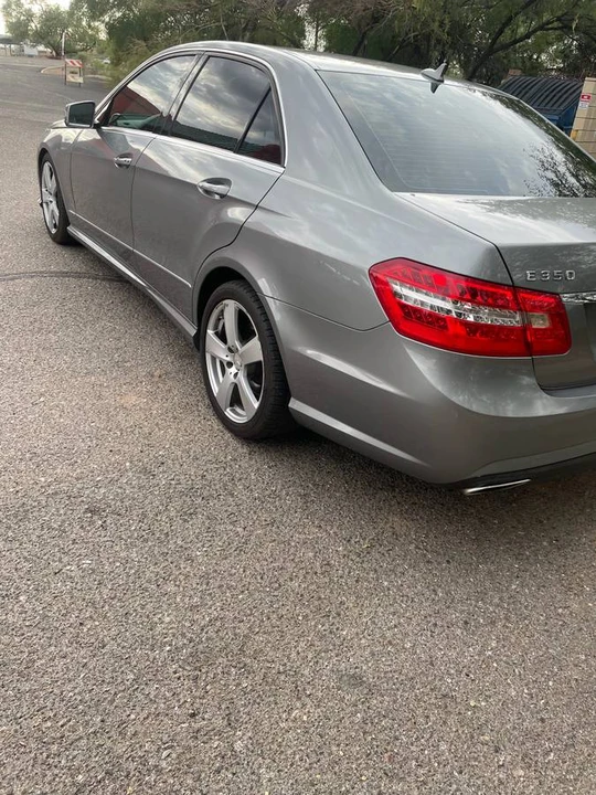 2010 Mercedes-Benz W212 E-Class - Image 5 of 15