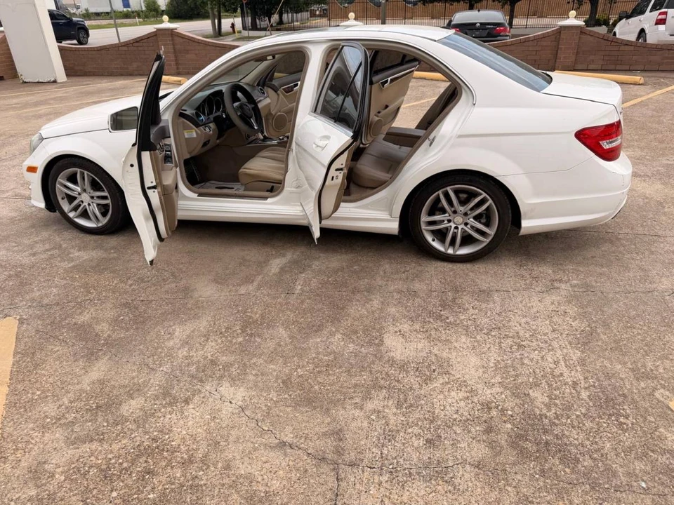 2014 Mercedes-Benz W204 C-Class - Image 9 of 18