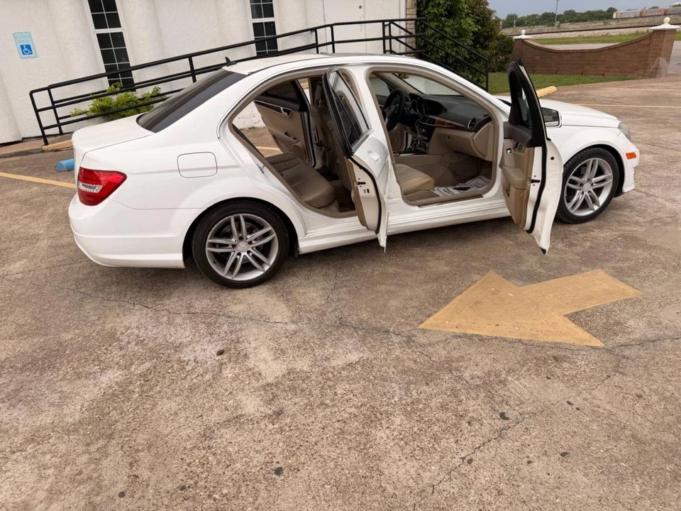 2014 Mercedes-Benz W204 C-Class - Image 10 of 18
