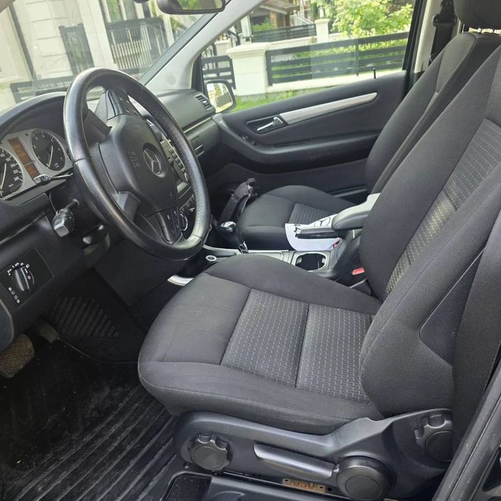 2011 Mercedes-Benz W204 C-Class - Image 9 of 9