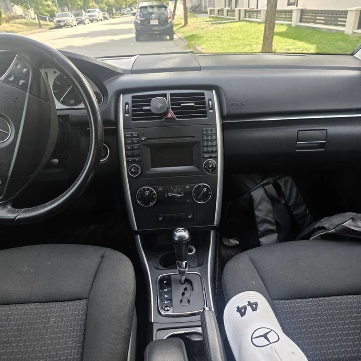 2011 Mercedes-Benz W204 C-Class - Image 8 of 9