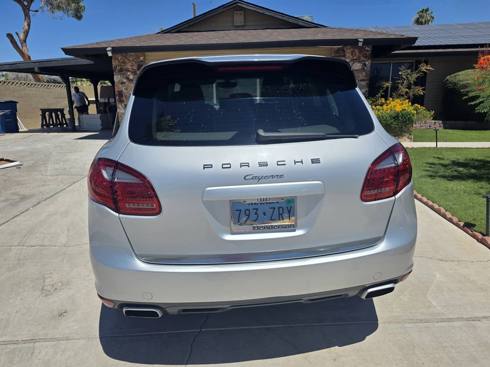 2011 Porsche 958 Cayenne - Image 2 of 24