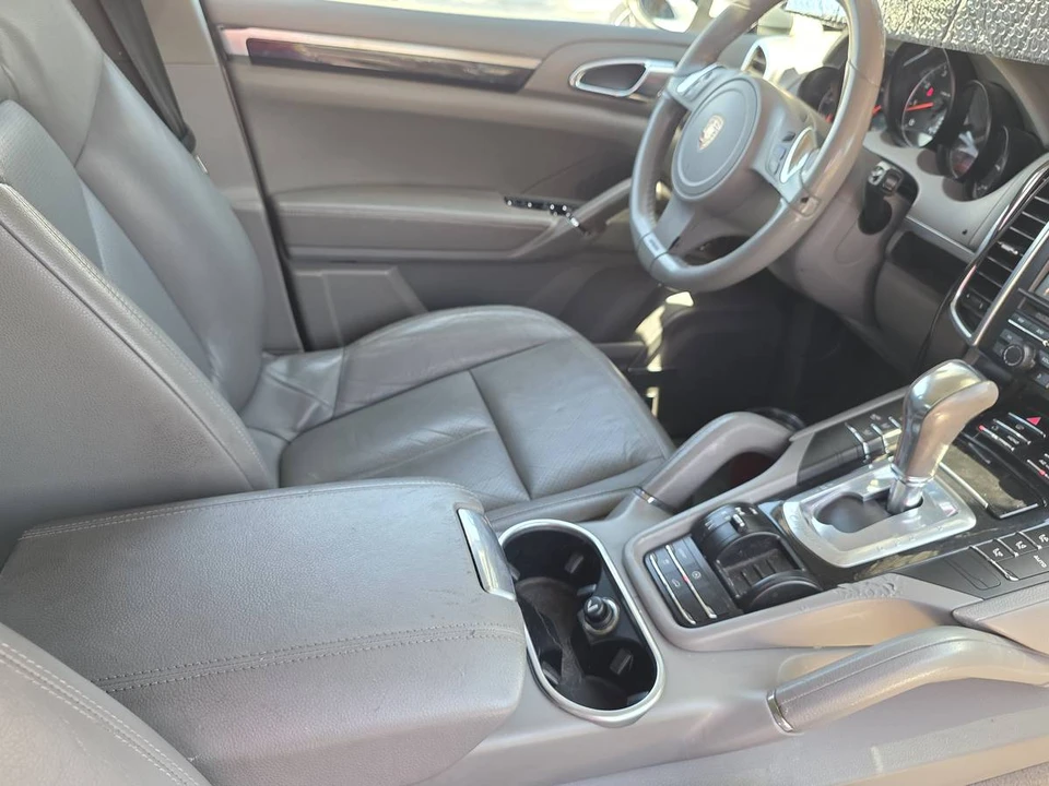 2011 Porsche 958 Cayenne - Image 9 of 24