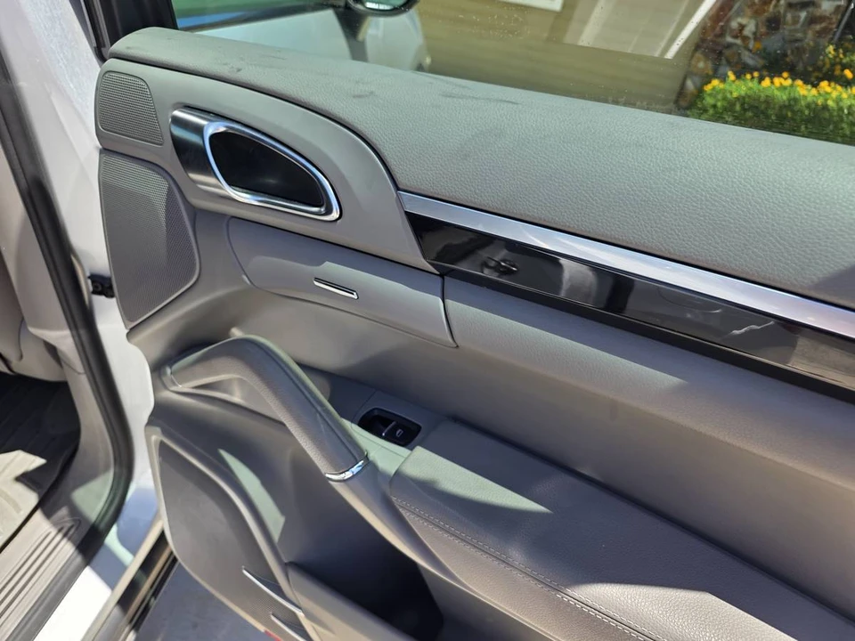 2011 Porsche 958 Cayenne - Image 13 of 24