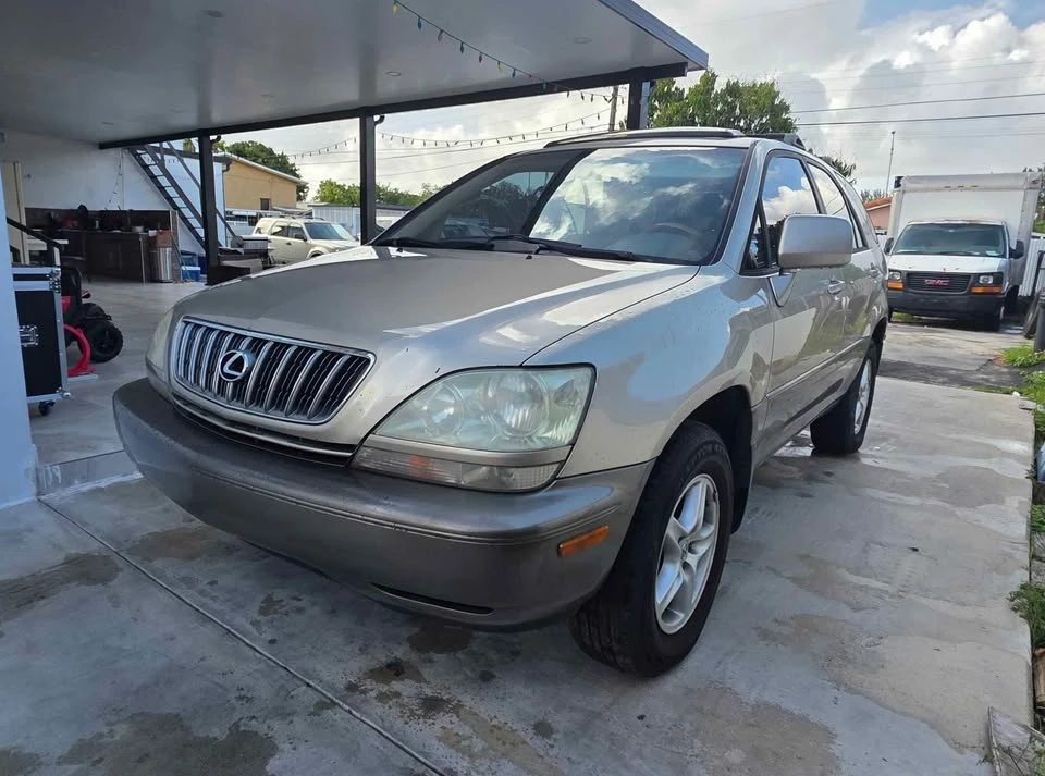 2002 Lexus RX 1st Gen - Image 5 of 10