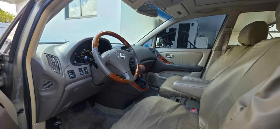 2002 Lexus RX 1st Gen - Image 9 of 10