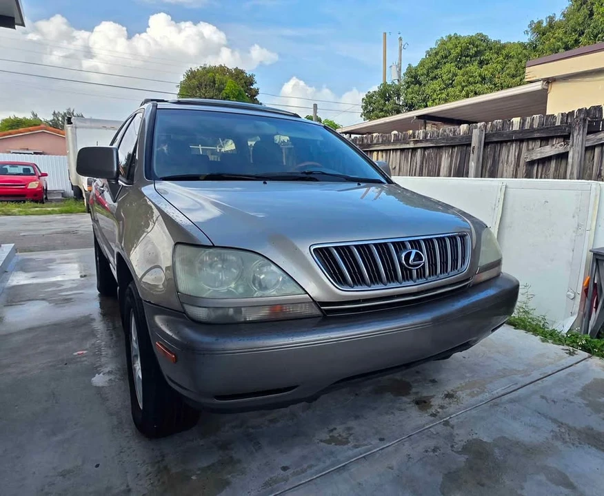 2002 Lexus RX 1st Gen - Image 3 of 10