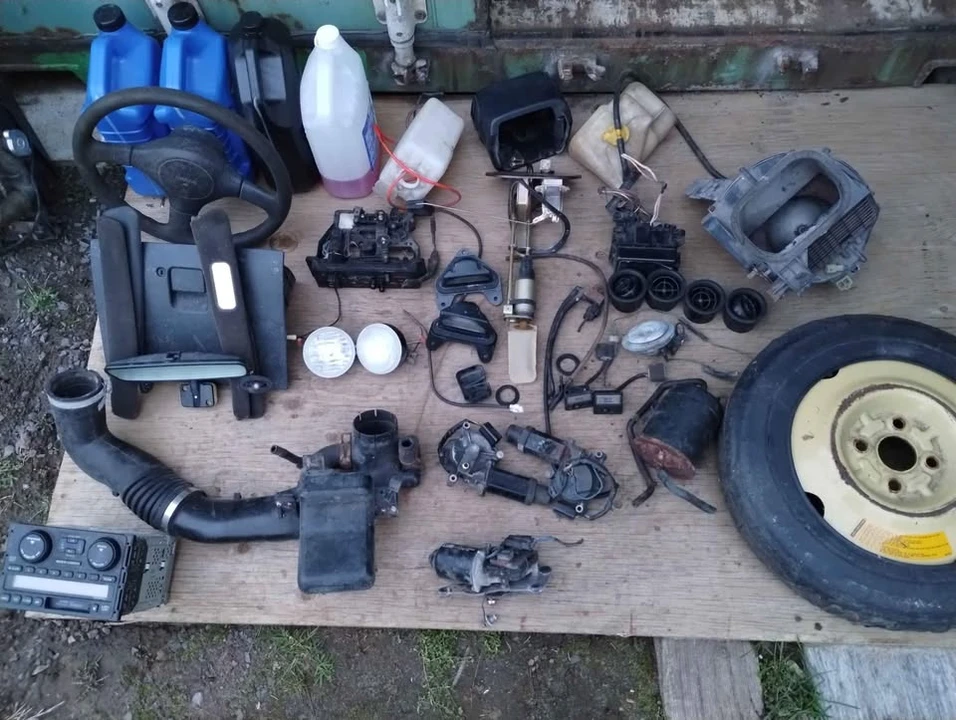 1990 Parts & Memorabilia Mechanical Components - Image 3 of 4
