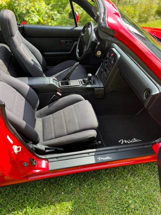 1990 Mazda NA MX-5 Miata - Image 7 of 10