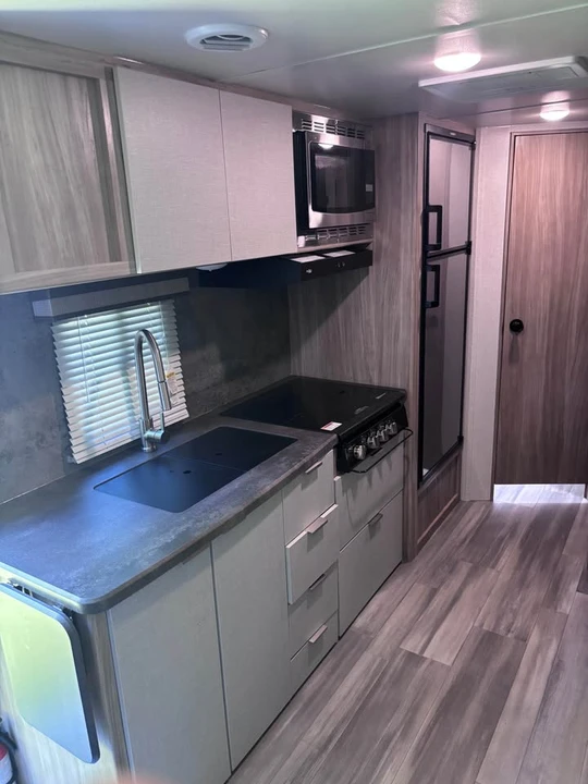 Winnebago - Image 7 of 9