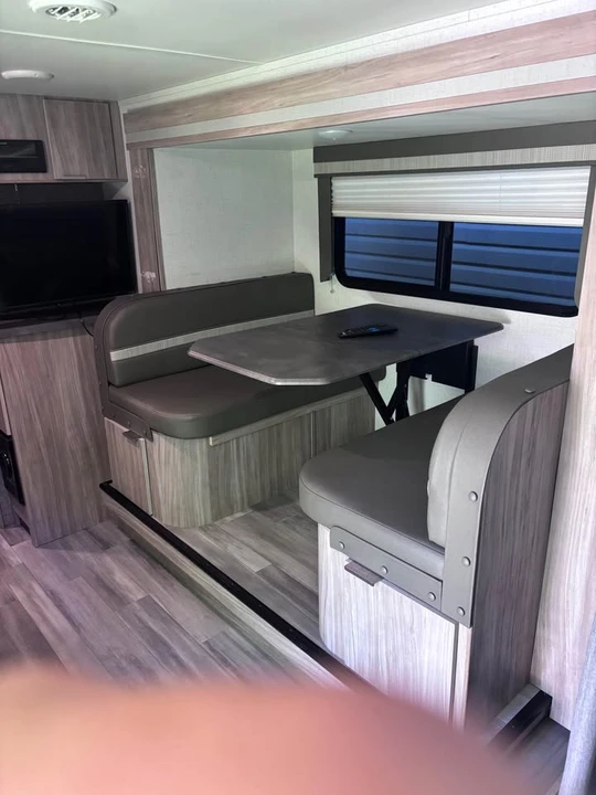 Winnebago - Image 6 of 9