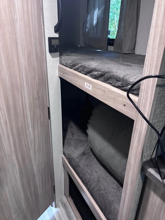 Winnebago - Image 5 of 9