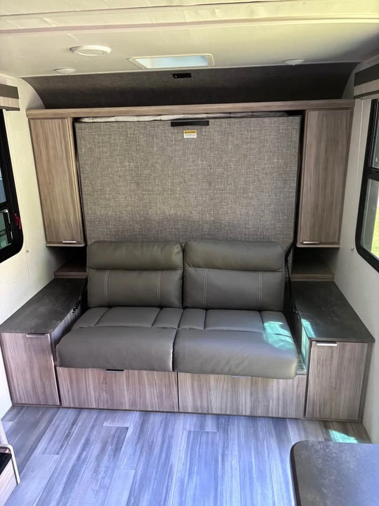 Winnebago - Image 8 of 9