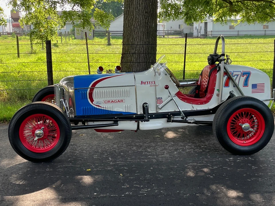 Ford Model B - Image 2 of 31