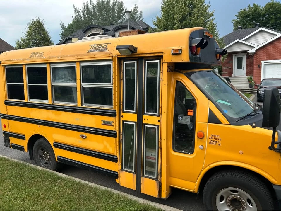 2011 Chevrolet Express - Image 2 of 7