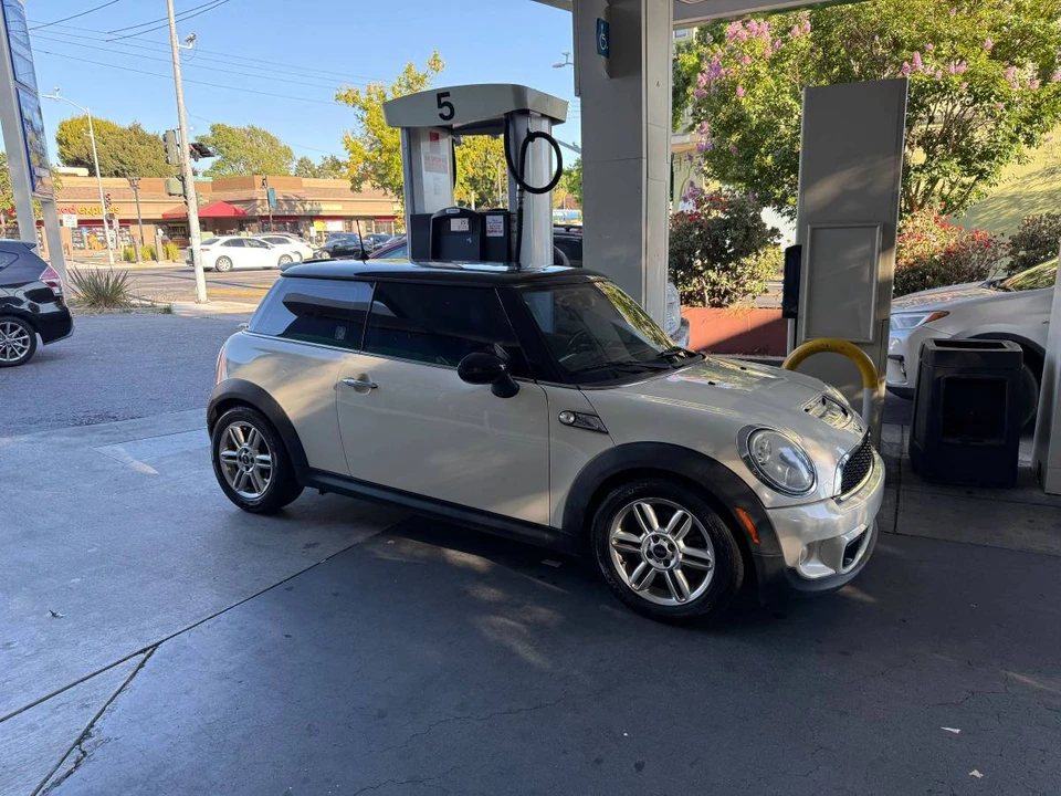 2011 Mini Mini 2nd Gen - Image 3 of 8