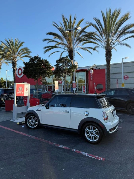 2011 Mini Mini 2nd Gen - Image 2 of 8
