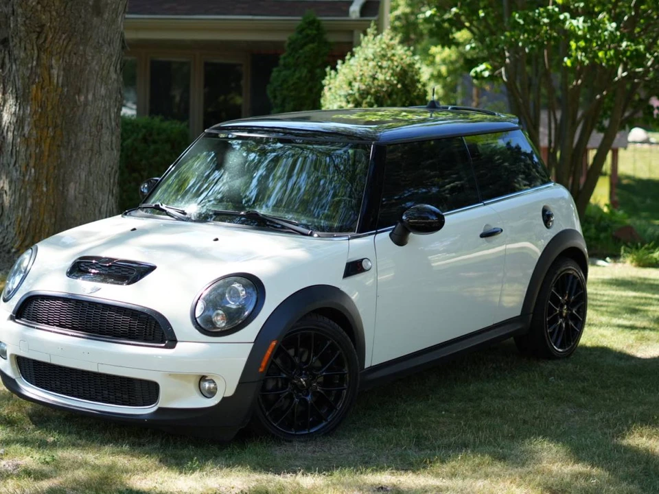 2009 Mini Mini 2nd Gen - Image 2 of 17