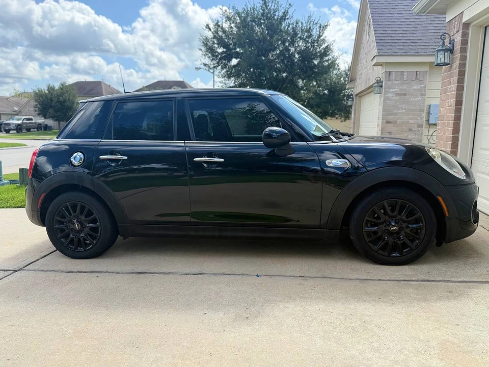 2017 Mini Mini Cooper S 3rd Gen - Image 18 of 23