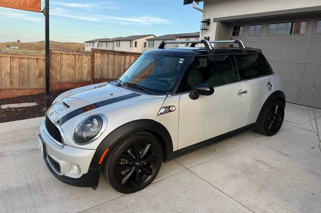 2012 Mini Mini Cooper S 1st Gen - Image 2 of 24
