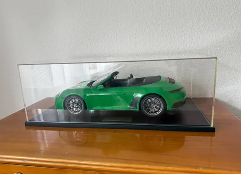 Minichamps 2020 Porsche 911 992 Carrera 4S Cabriolet Python Green 1:8 Scale Model