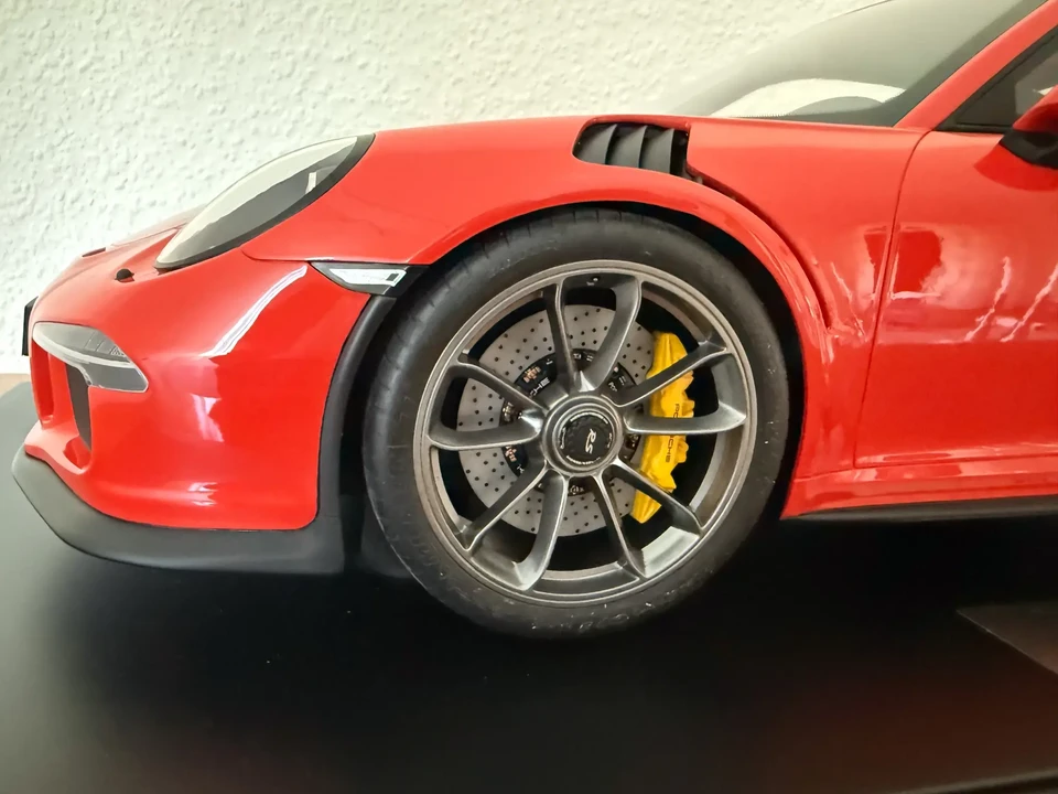 Porsche 991 GT3 RS - Image 17 of 31