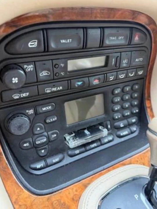 2002 Jaguar X308 XJ - Image 5 of 10