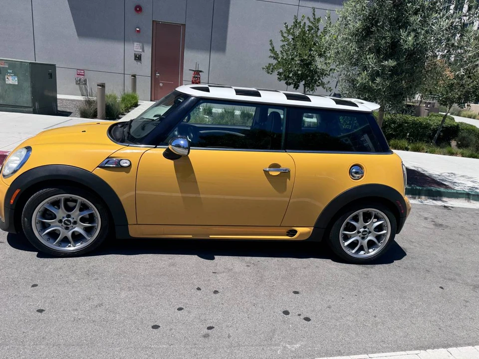 2004 Mini Mini Cooper S 1st Gen - Image 2 of 3