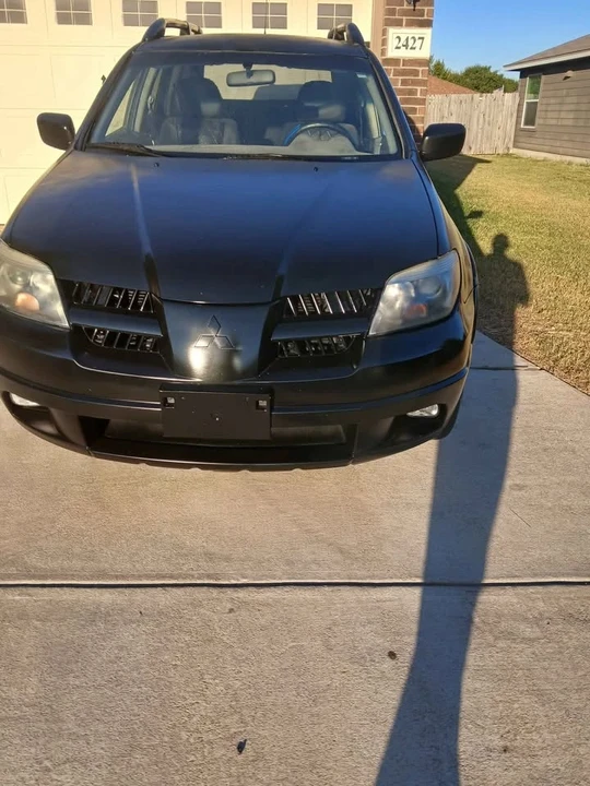 2007 Mitsubishi Outlander - Image 2 of 6