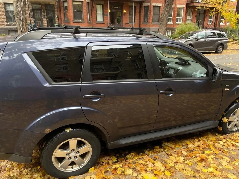 2009 Mitsubishi Outlander - Image 2 of 9