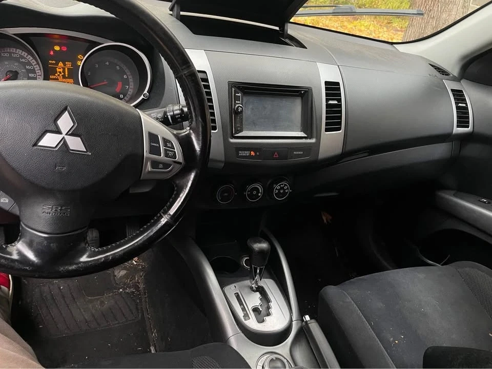 2009 Mitsubishi Outlander - Image 6 of 9