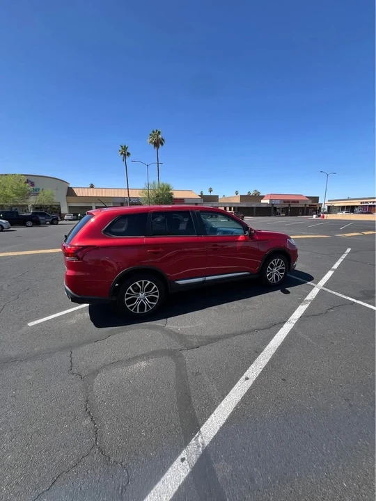2016 Mitsubishi Outlander - Image 2 of 4