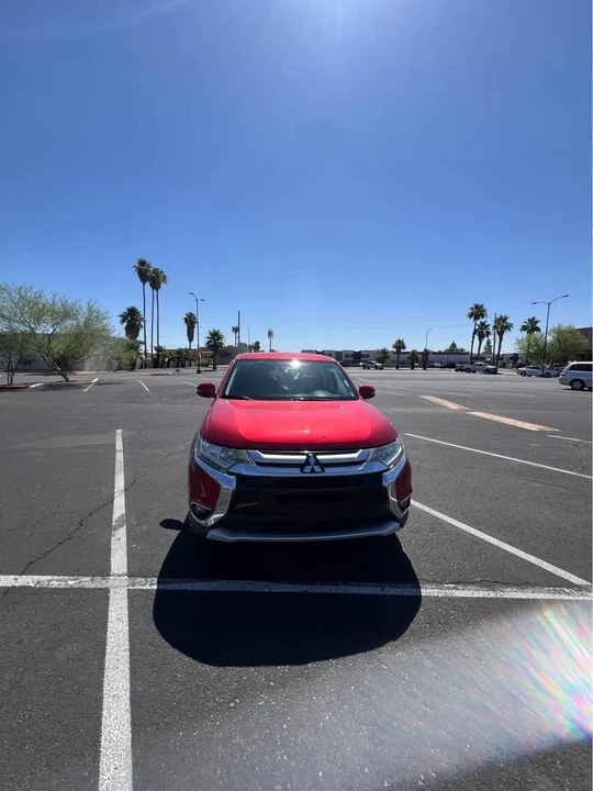 2016 Mitsubishi Outlander - Image 3 of 4
