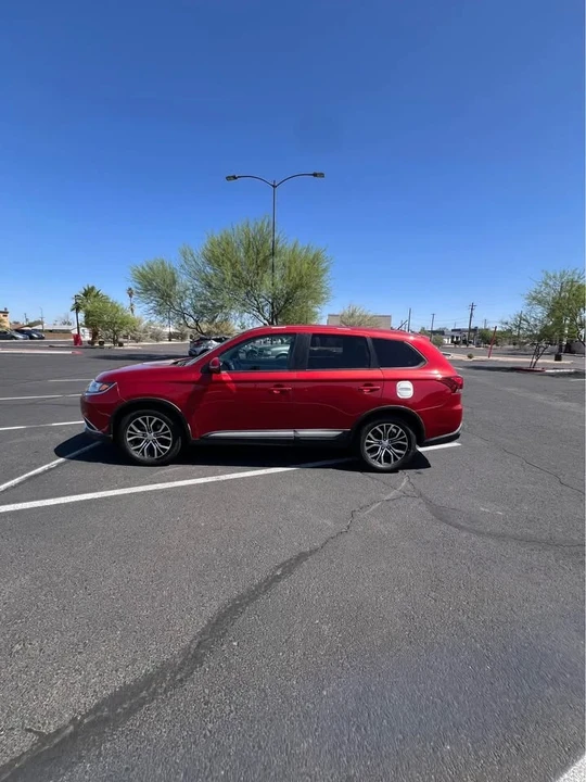 2016 Mitsubishi Outlander - Image 4 of 4