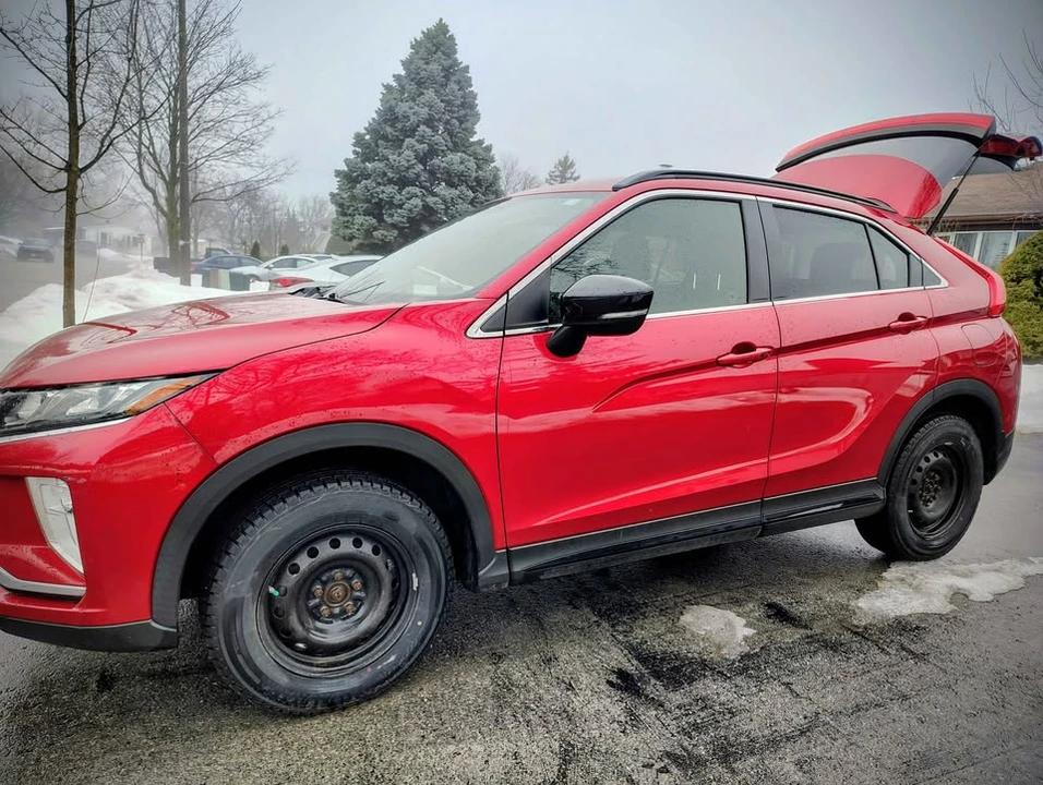 2020 Mitsubishi Eclipse Cross - Image 2 of 8