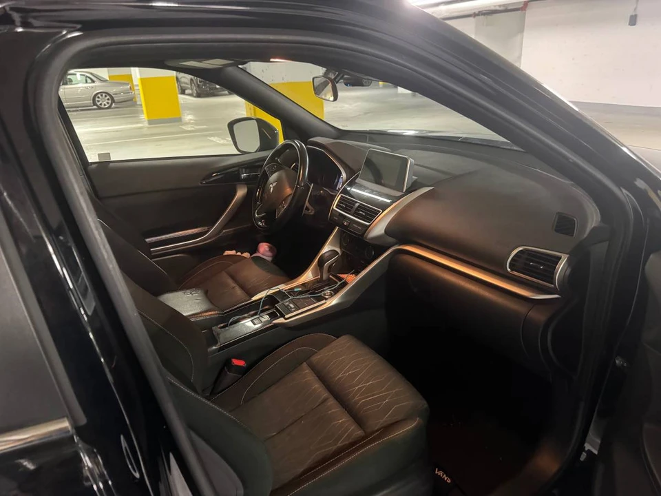 2020 Mitsubishi Eclipse Cross - Image 2 of 7