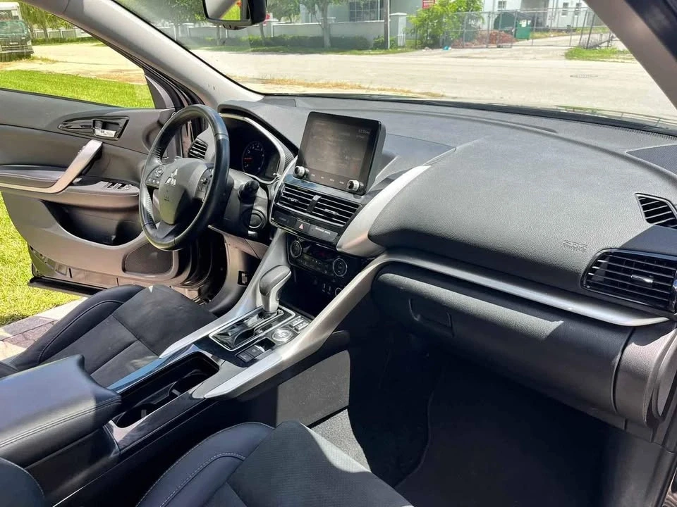 2023 Mitsubishi Eclipse Cross - Image 4 of 9