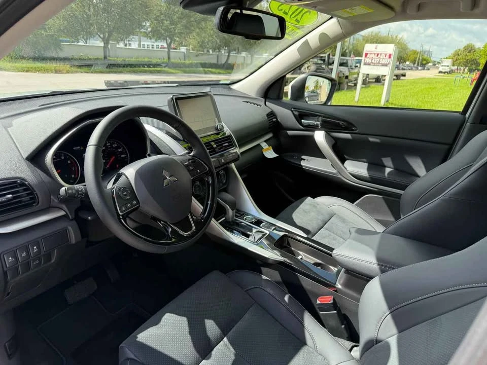 2025 Mitsubishi Eclipse Cross - Image 5 of 8