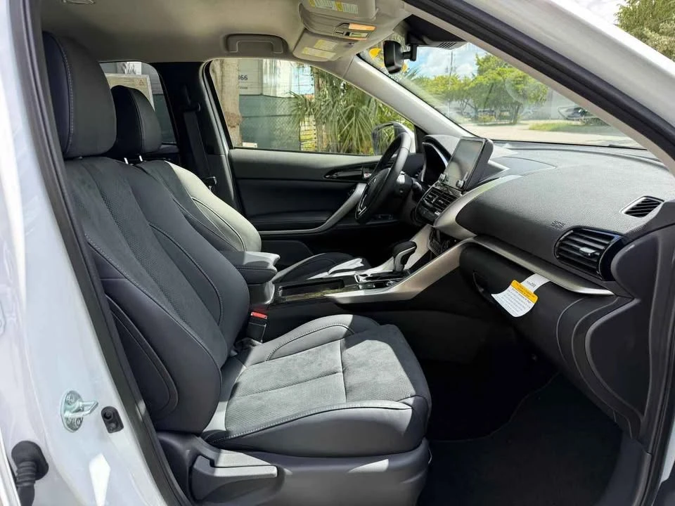 2025 Mitsubishi Eclipse Cross - Image 4 of 8